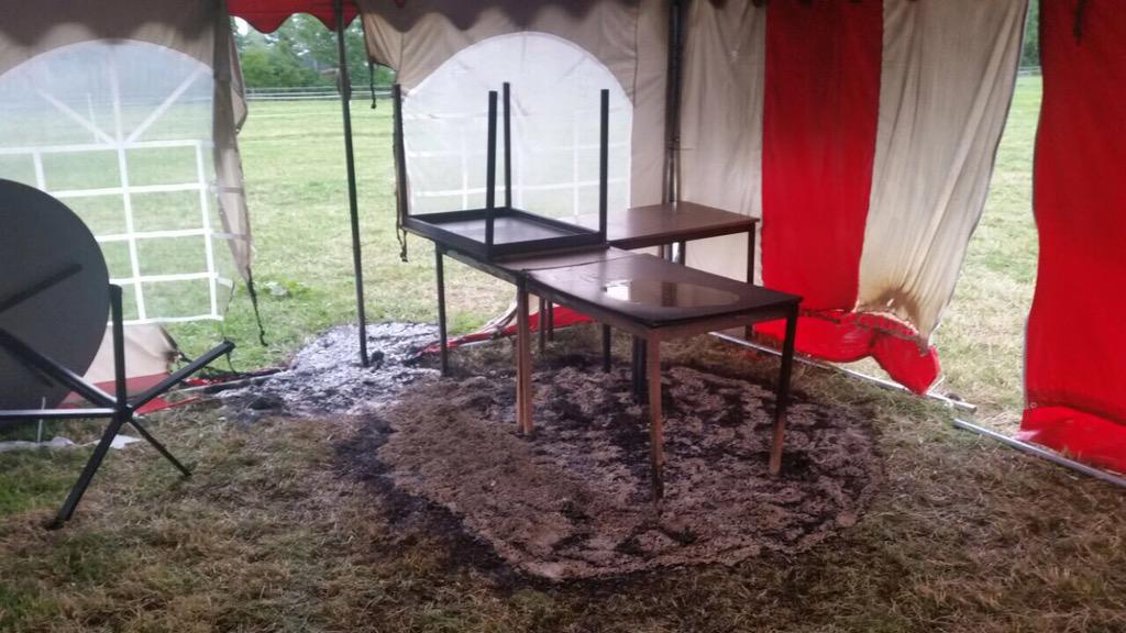 Brand manege... Iemand moet toch info hebben?