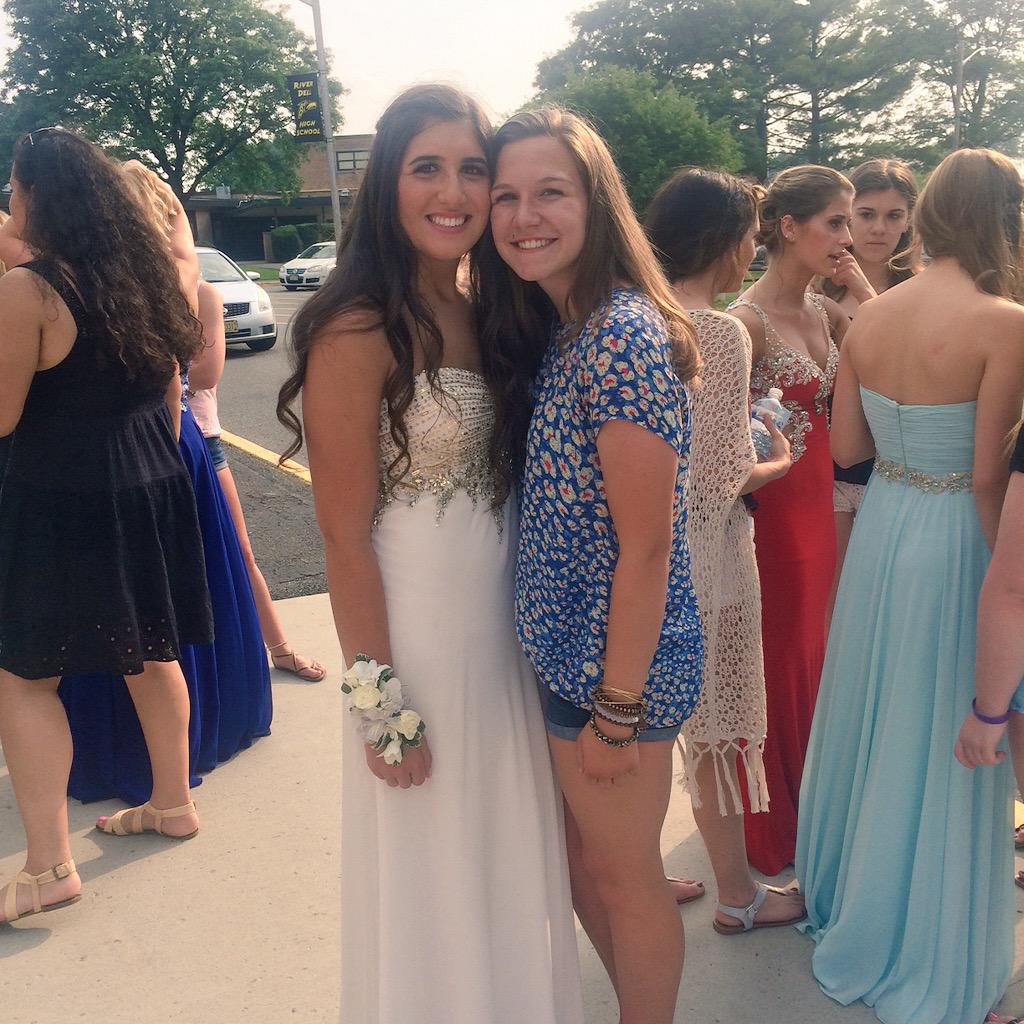 ecroony28's tweet photo. hpbd @Kellie__Lynch good luck on your test today can't wait for u to pick me up to get food!! Love ya 🎉❤️💞💗😍🚘😜💗1⃣7⃣❤️ http://t.co/DKC3lwN8qv
