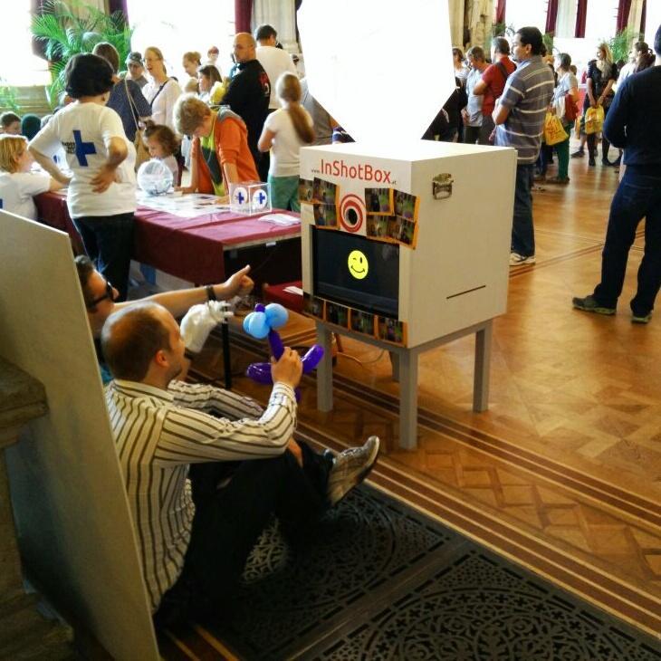 inshotat's tweet photo. Für den guten Zweck heute mit der #inShotBox am Stand der #Kindernothilfe beim #Kinderlesefest im #WienerRathaus ☺ http://t.co/pICpYtPfXi