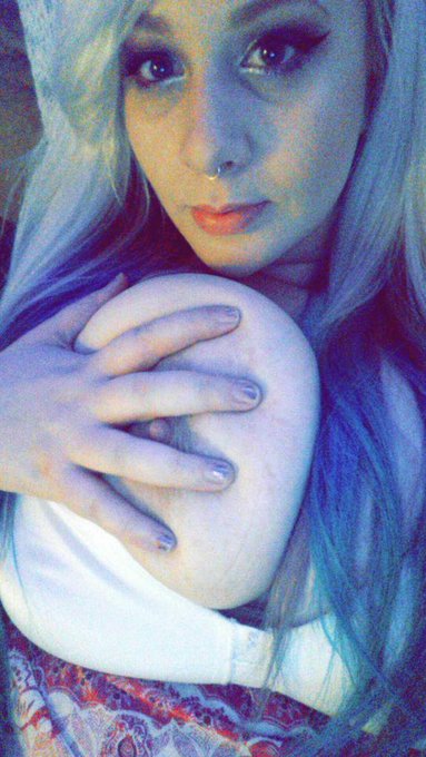 Tonight was... interesting. Thanks to the cool guys that stick around through the rough times. 💋 http://t