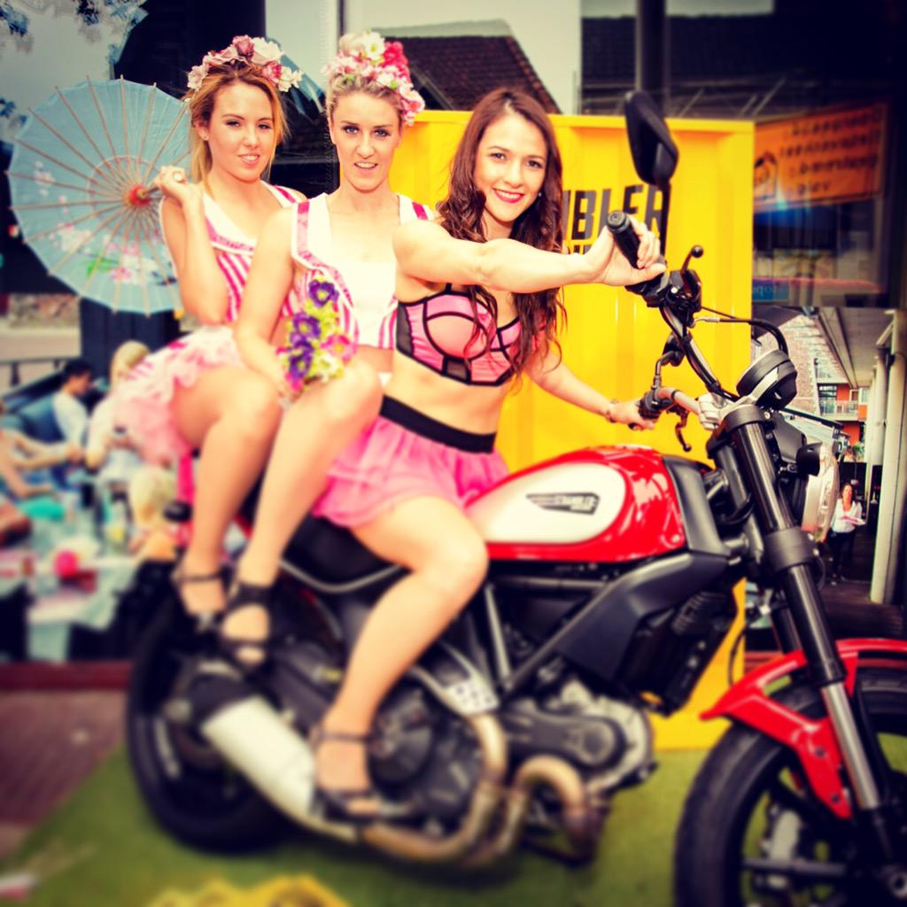 Sparkling_Bs's tweet photo. Het was weer super afgelopen vrijdag! #Netwerken #zwolle #party #business http://t.co/S5t35RS1KZ