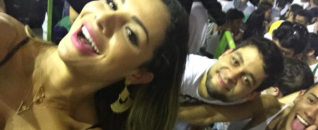 Le_Cantuario's tweet photo. - Selfie com a #AlinePanicat haha
#UniversitariosEmPanico #PanicoNaBand @programapanico http://t.co/te0qqtEayJ
