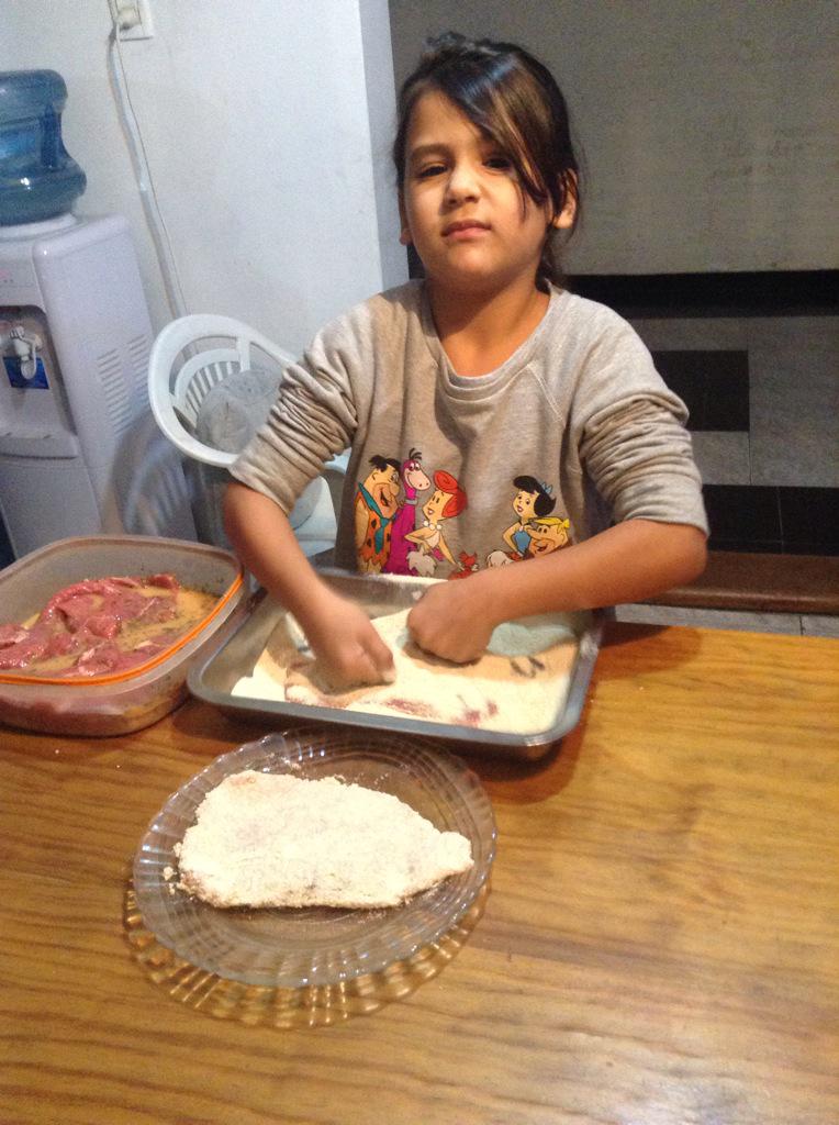 UFabbiani's tweet photo. @elogro23 ayudando a la abuela a cocinar http://t.co/qZwfL1zmIb