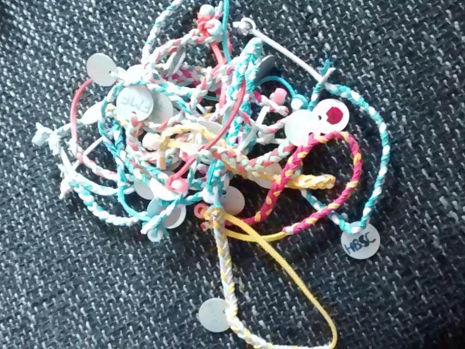 happy_bracelet's tweet photo. Am Montag wieder verkaufen👍 http://t.co/8E8BZ8yUiB