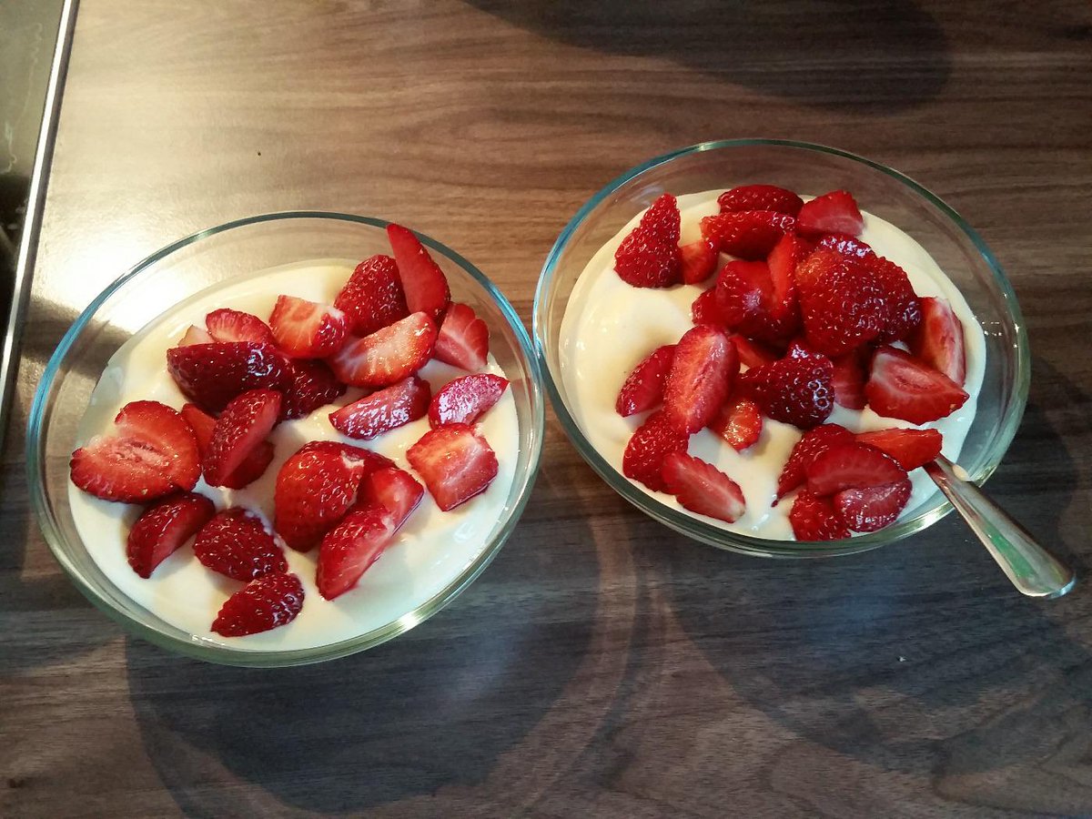 Shazaya2009's tweet photo. #strawberry season! http://t.co/GhDtXdlzKF