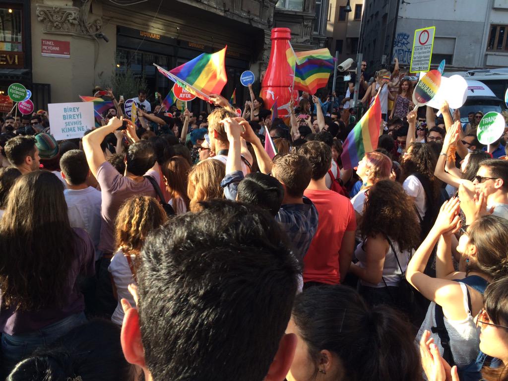 18;51 #taksim #canli #onuryuruyusu #lgbti