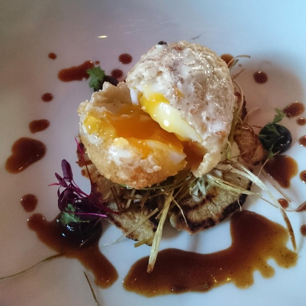 TheLondonSinner's tweet photo. Course 1 from the #gameofthrones dinner @funkyfeast 'House Stark #breakfast -  duck egg,  bb chutney &amp; oat pancake http://t.co/xZErDJHRDH