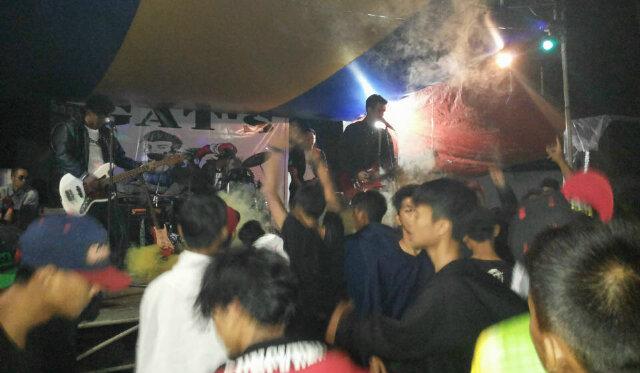 Bersatu dalam damai@ merayakan hari kebersamaan di tengah2 mereka.