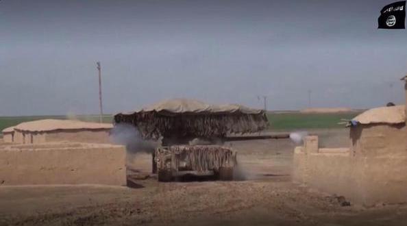 تمويه داعش للدبابات من اجل تجنب قصف طائرات التحالف الدولي  CImXr-LW8AAtz0N