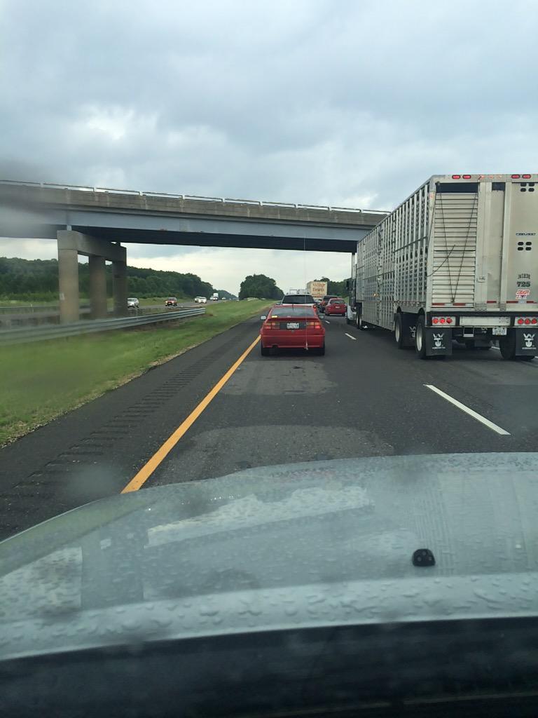 abbeyschmitz's tweet photo. You know you're in bad traffic when you're stopped so long this happens😑 http://t.co/rJHNjrYsSO