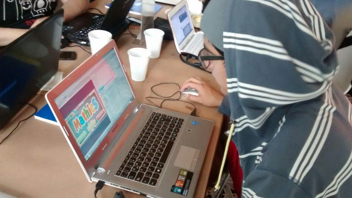 GamesMathics's tweet photo. #Mathics afinando los últimos detalles #SWSmartGames http://t.co/pCsSznWtiQ