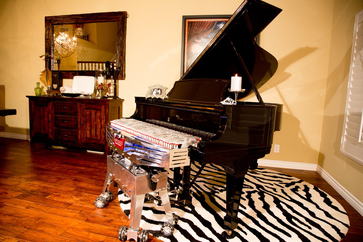 DeniseMorris29's tweet image. Home of the Piano Playing SuperDroid #Robot #LivePerformanceLX . #ArpeggioPianoSuperDroid  vimeo.com/allportmasterw… …
