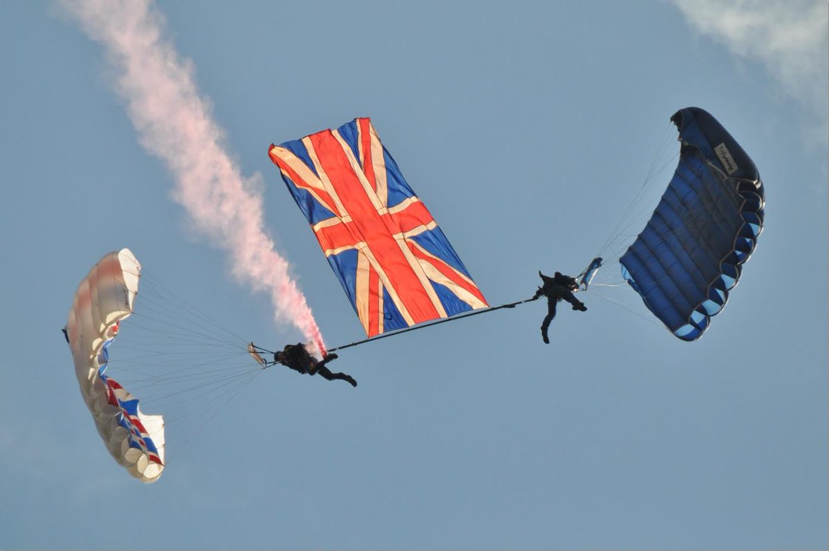 DtvPhotography's tweet photo. Great display yesterday by Tigers Parachute Display Team!!! http://t.co/4R1dCGIPpN