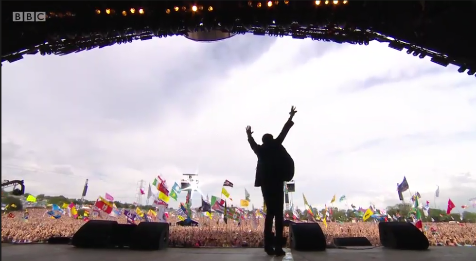 LionelRichie's tweet photo. WE ARE THE WORLD  🌎 ❤ @GlastoFest #Glastonbury http://t.co/CoshLMT4TU