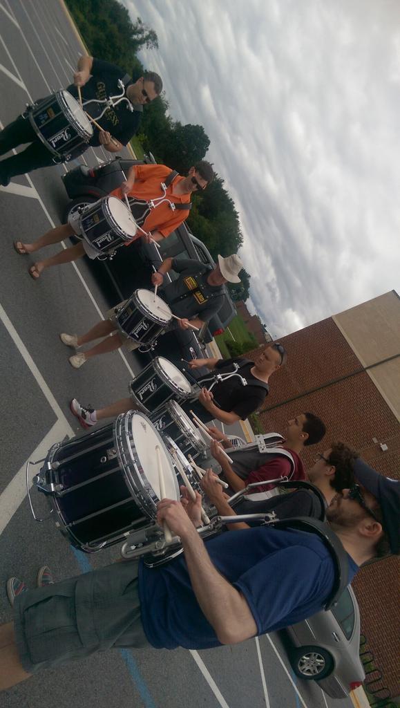 AVDawn's tweet photo. That's a good looking @PearlDrumCorp snare line, @MacMillanPB! #pipeband #bagpipes #alldaypractice @AVGrump http://t.co/ULmusflKkZ