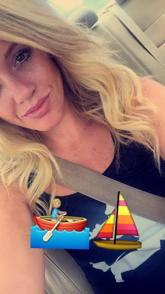 jessixjade's tweet photo. Boat life with my main @outRAGEjess #freckles #5filters http://t.co/bIHttM83eo