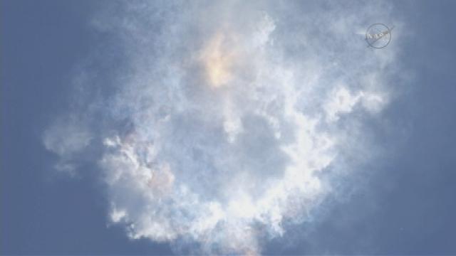 WFTV's tweet image. .@SpaceX news conference on #RocketExplosion now pushed back to no earlier than 1 p.m. at.wftv.com/1GJB9mU #wftv