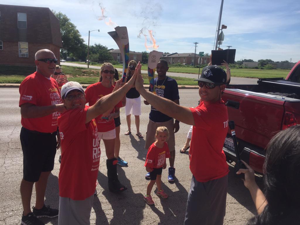 ACU_Softball's tweet photo. Team Tagen! #UnifiedRelay #SpecialOlympics #ACUSB http://t.co/Jtn1jsXVXF