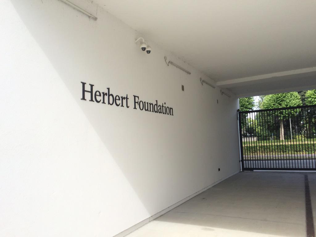 JanVanblaere's tweet photo. Een aanrader. Carte du monde poétique, hommage aan Marcel Broodthaers uit de Herbert Collectie #herbertfoundation http://t.co/SdbshMhAWe