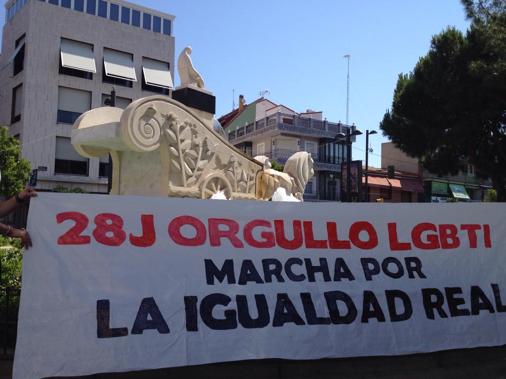 GaytafeLGBTI's tweet photo. Manifiesto Orgullo LGBTI+ de Getafe 2015 https://t.co/4bsFBZxUGO #Orgull2015 #OrgulloLGBTI #Getafe #Pride #LoveWins http://t.co/zPOAxWL7Iy