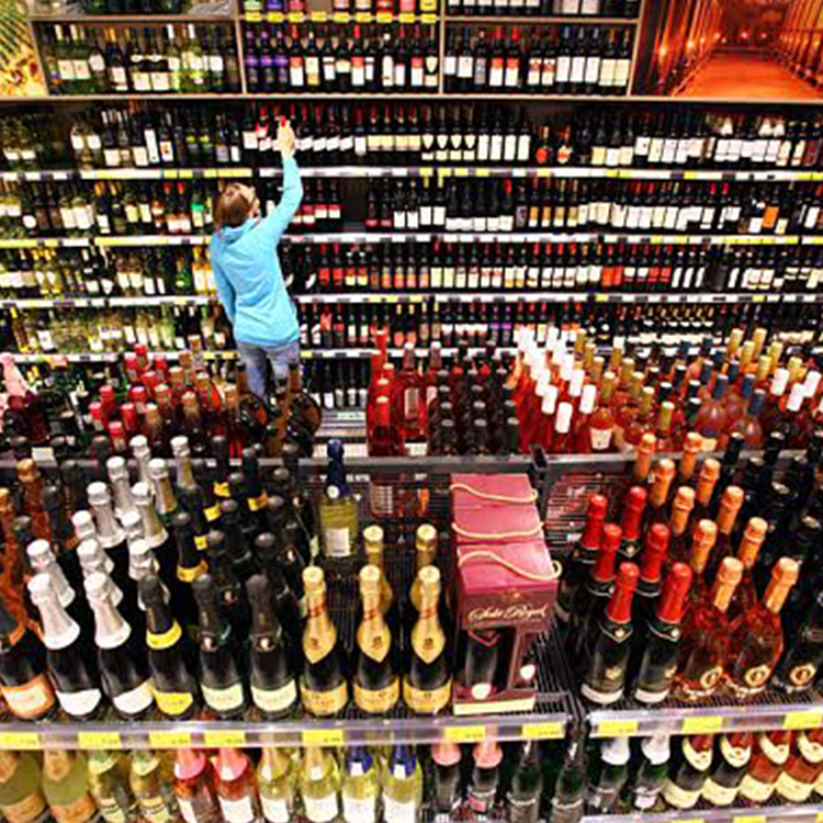 wotwine's tweet image. Eeny meeny miny moe… #wineaisle #needleinthehaystack #wallofwine #drinkwellpayless #findvalue #wotwine