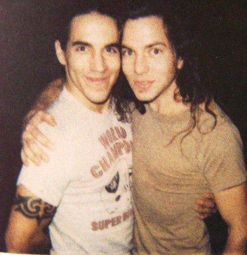 historyofsound's tweet photo. Anthony Kiedis and Eddie Vedder. http://t.co/3ExD9Sk3e3