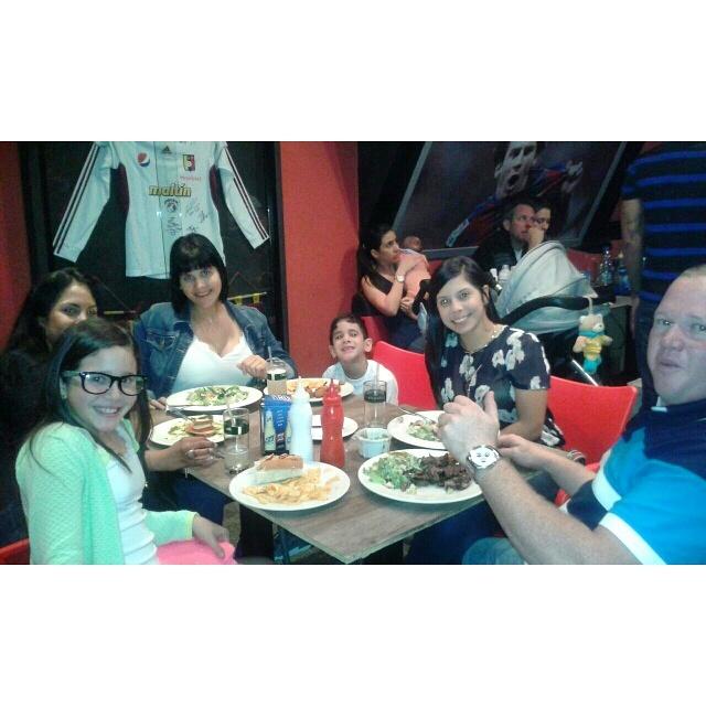 GradasItalo's tweet photo. Compartir junto a toda la familia se hace más agradable en Gradas Sport hoy domingo te esperamos #ExperienciaGradas http://t.co/d2iEY35sI7