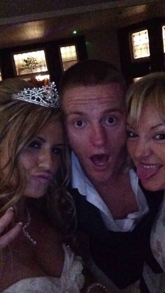 SamiRostron's tweet photo. Had the best wedding day ever....thank you to everyone who made the effort to come lots of love xxx http://t.co/sPPC2eEifS