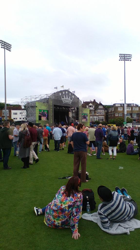 thatSim's tweet photo. lots of old folk having a sit down and waiting for Madness http://t.co/DochYU0fwp