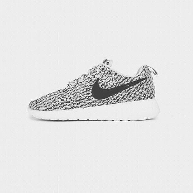 SneakerAlertHD's tweet photo. #NikeBoost http://t.co/EI5Pn0ruMS
