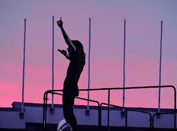 This picture is so pretty wtf 

#HollywoodChoice One Direction | Artist Of The Year <a href="/onedirection/">One Direction</a>