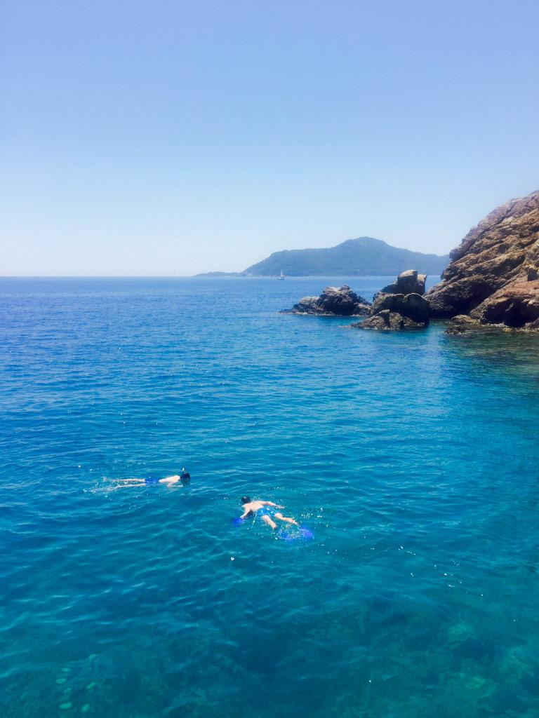 esdas_'s tweet photo. Relaxing with @alejandrosanzde 😎 http://t.co/L3SfqFsIHe