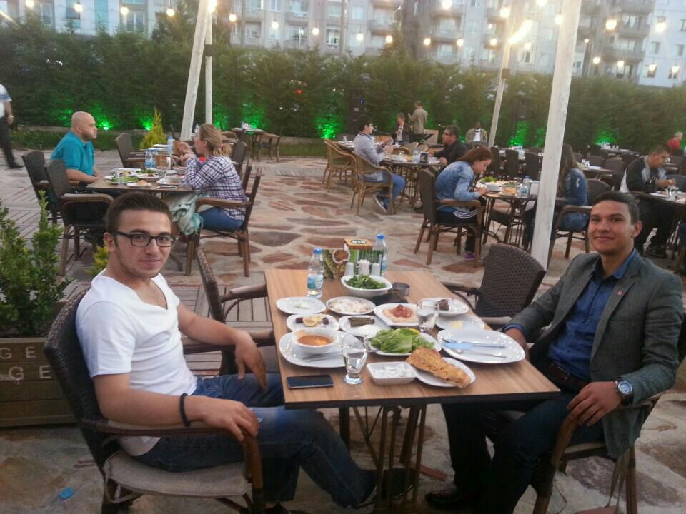 rte_sami's tweet photo. Kardeşim  le iftarı beraber  açtık.Rabbim tuttuğumuz  Oruçları  kabul  eylesin.Herkese... https://t.co/HmgwPbZyna http://t.co/Xrhp7BAgGE