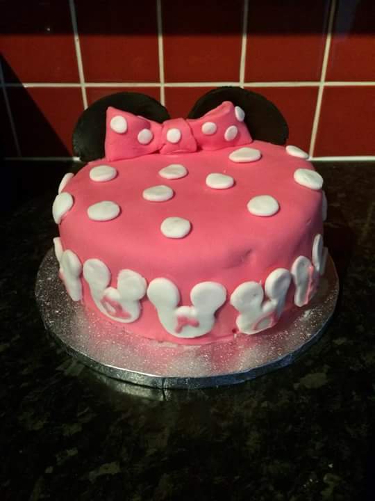 BakeMeHappyUK's tweet photo. More cakes!! 
Thanks as always to out wonderful volunteers for making these so special ☺ http://t.co/3qvGnB3CXk