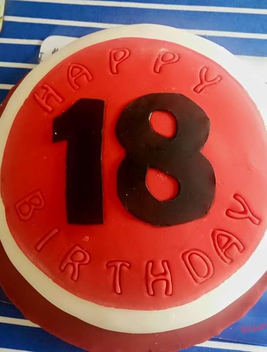 BakeMeHappyUK's tweet photo. More cakes!! 
Thanks as always to out wonderful volunteers for making these so special ☺ http://t.co/3qvGnB3CXk