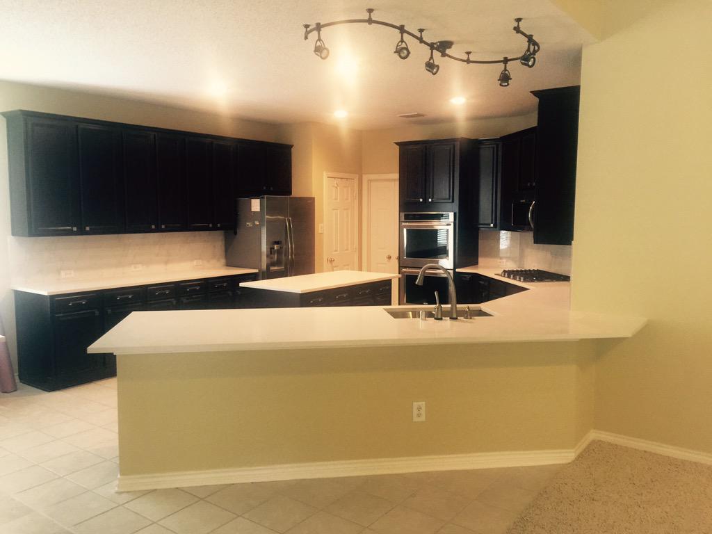 Home_Services's tweet image. Kitchen Remodeling project in Plano TX
#kitchenremodeling #refacingkitchen #caesarstonecountertops #marblebacksplash