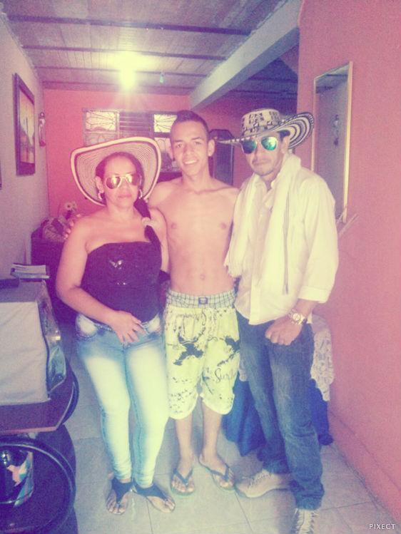 HAQC6's tweet photo. Fiestas no mas !! http://t.co/JkrF7B9wj5