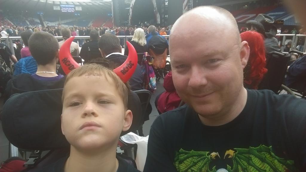 Lachie2007's tweet photo. AC/DC with @Paul_Morris_13 http://t.co/w3cfXYtb58