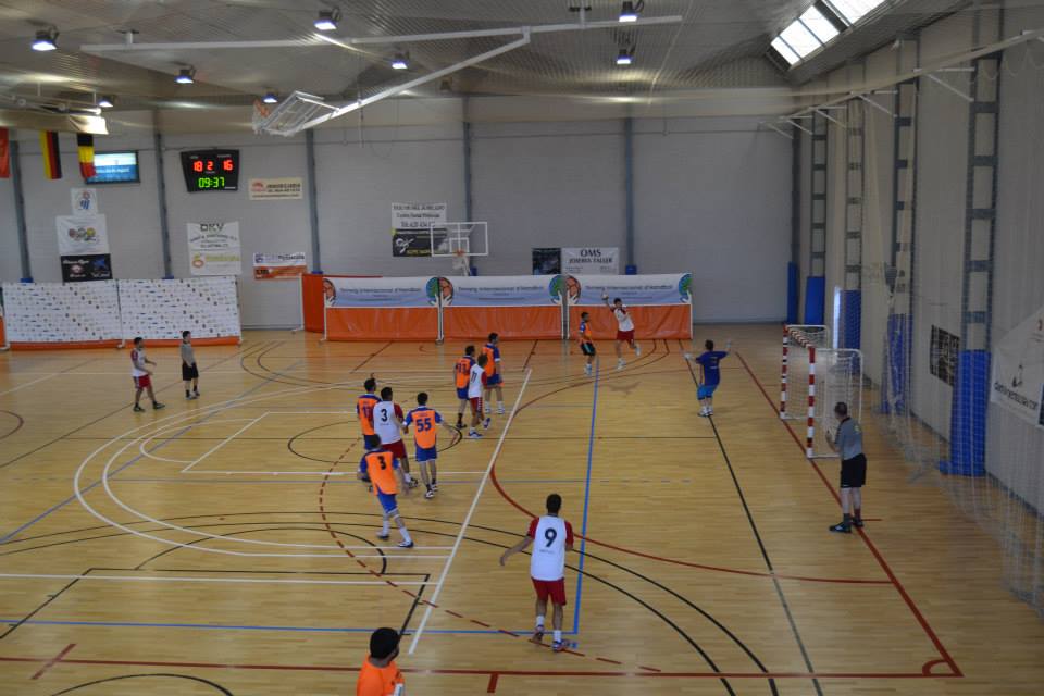 PIHCup's tweet photo. Balonmano pista y balonmano playa? En el PIHC 2015 lo tenemos. A que esperas? Apúntate y disfruta del mejor balonmano http://t.co/D7tjbe0nzG