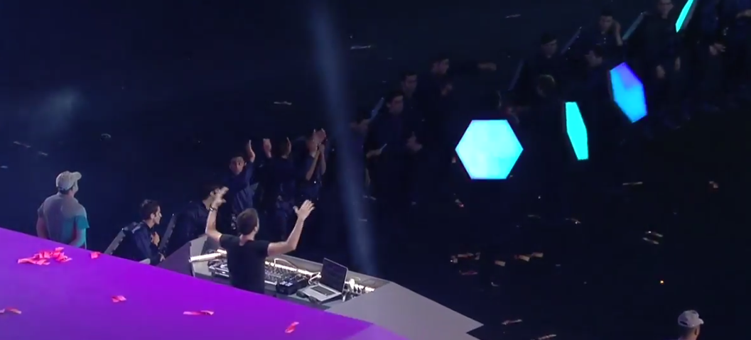 Minsk2019BY's tweet photo. Gareth Emery behind the scenes at #Baku2015 Closing Ceremony http://t.co/i5T94SZ984 http://t.co/mcb34ZmBVM