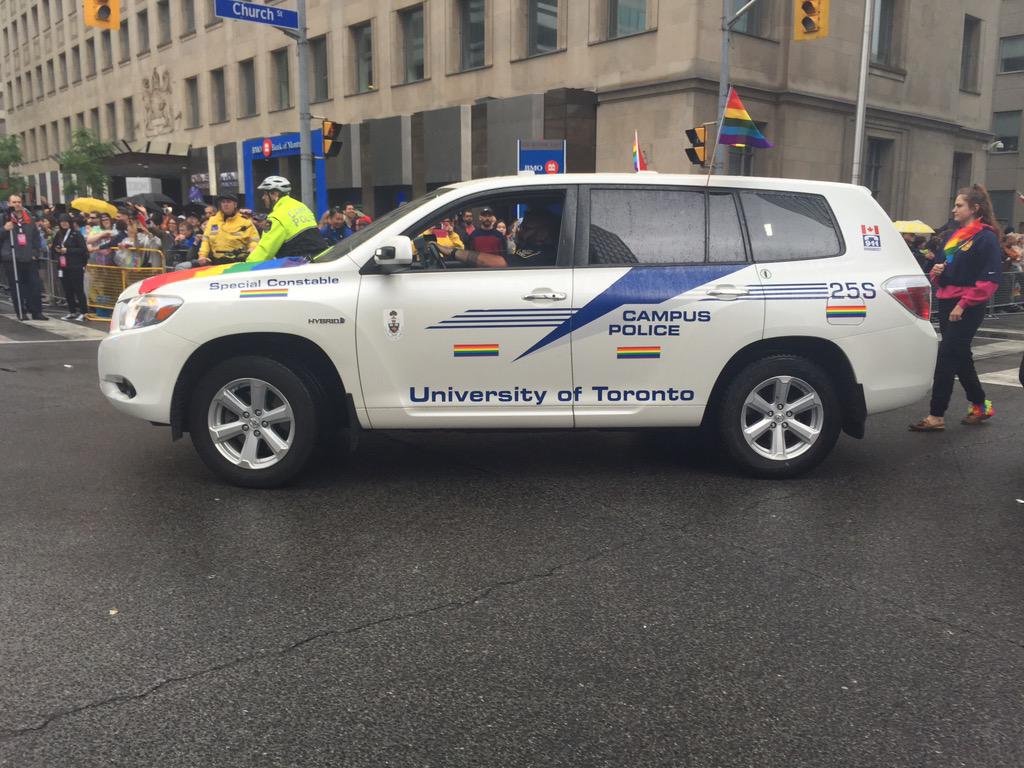 AlexLiComms's tweet photo. Thx for coming to join us! #PrideTO #PrideTO2015 #HappyPride @PrideToronto @TorontoPolice #LoveWins @UTMCampusPolice http://t.co/A9jVt99VcC