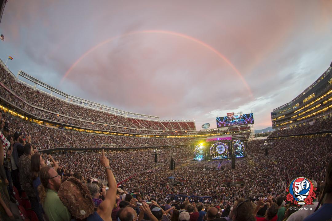 GratefulDead50's tweet photo. Jerry's spirit was smiling on us last night. "Standing here upon the moon. I watch it all roll by" #dead50 http://t.co/LXIjl6y6OK