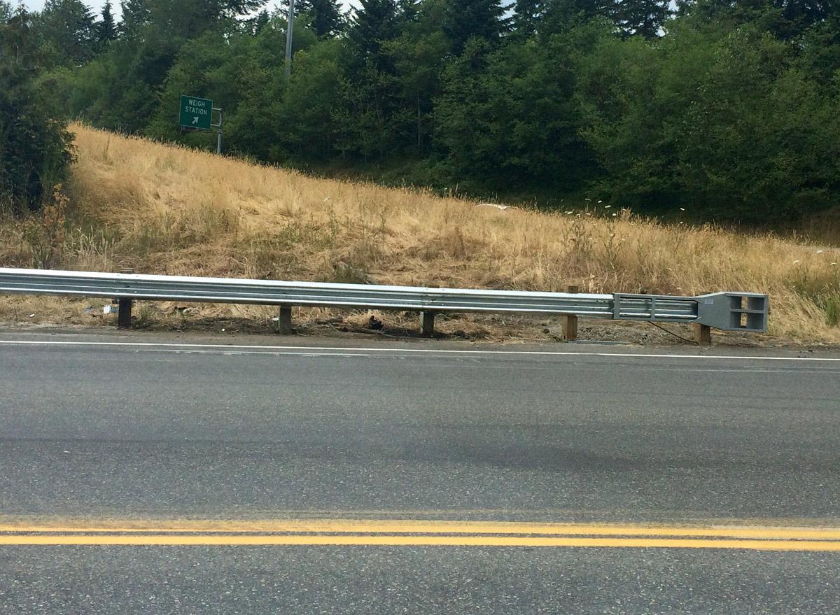 i90Guardrail's tweet photo. Standing proud again...  with my guard up for those trucks! Flyover can't come soon enough for me. http://t.co/q6e6tBVCsB