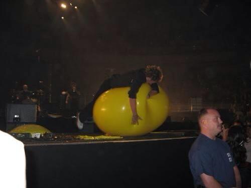 coldplaythings's tweet photo. Rare photo of Chris Martin being engulfed by a giant jelly bean http://t.co/xGkKl0UCD7