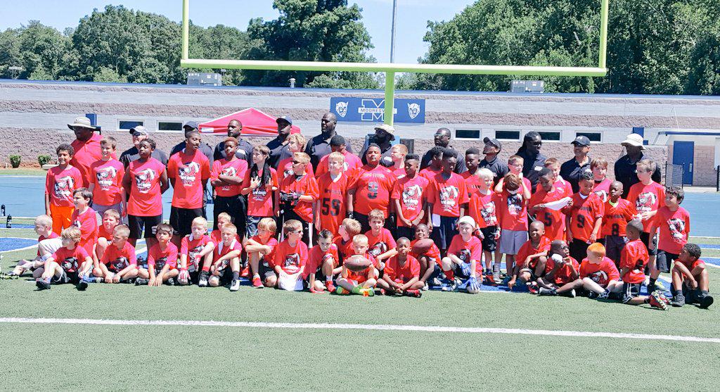 77EliteSpeed's tweet photo. Shout out to @NCBirdDawgs and the camp host @MHSBlueDevils. Proud to be apart of the wonderful coaches n staff!! http://t.co/CA6jqLGivE