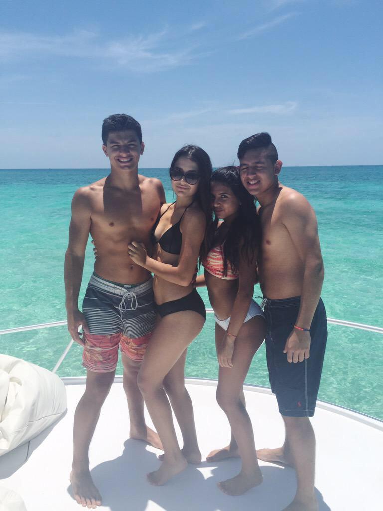 _jasminegarciaa's tweet photo. Key West 💙🏄 #doubledate 😜 http://t.co/mdzEHjr1rU