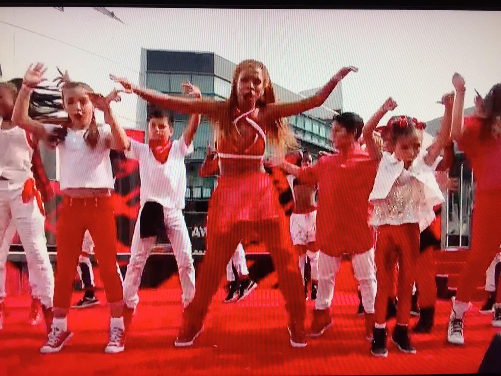 PRER0LLS's tweet photo. Target "Back to school" commercials be like: 😭😭😭😭 http://t.co/QkztOCZqk0