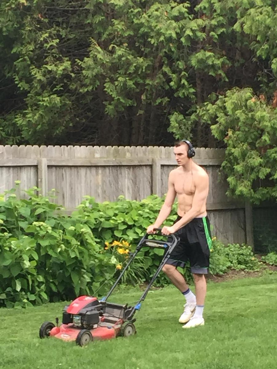 SportsCenter's tweet image. Sam Dekker might be a first-round NBA draft pick, but that doesn't get him out of doing chores. (via @CarolDekker)
