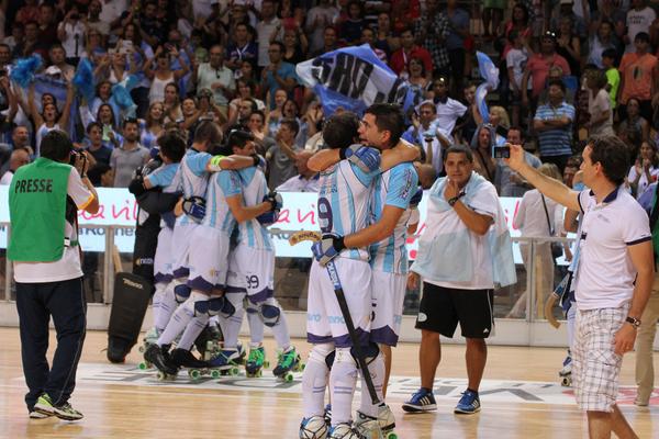 La Selección argentina de hockey se consagró campeón del mundo tras ganarle 6 a 1 a #España. ¡Felicitaciones!🏆💙🙌👏👏🏆