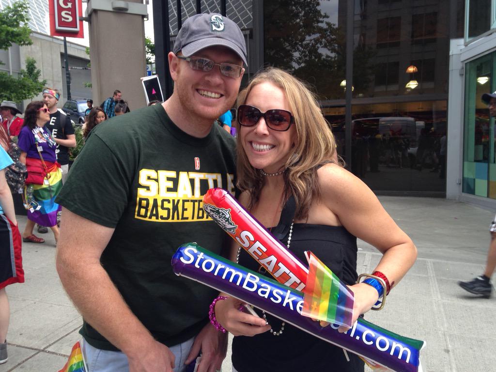 SteveTVNews's tweet photo. Love these two. @Kenny_Dow @meghanebarnes #SeattlePride #seattlepride2015 #SeattlePrideParade http://t.co/KqSeW0WTn6